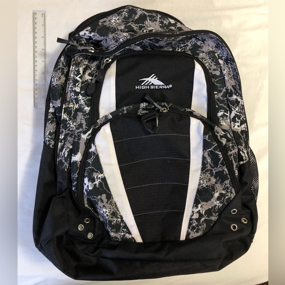 High sierra back pack. NWT. 4 compartments.